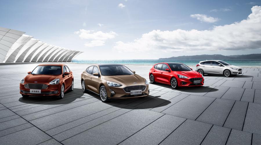  Ford Focus Titanium Sedan 2018 года  (CN) (фото 10 из 10)